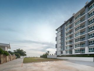 For sale 1 bed condo in Si Racha, Chonburi