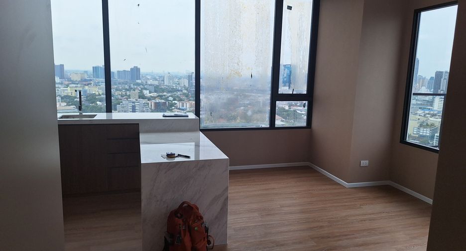 For sale 2 bedrooms condo in Huai Khwang, Bangkok