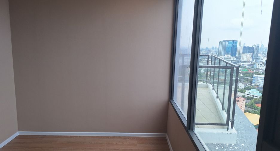 For sale 2 bedrooms condo in Huai Khwang, Bangkok