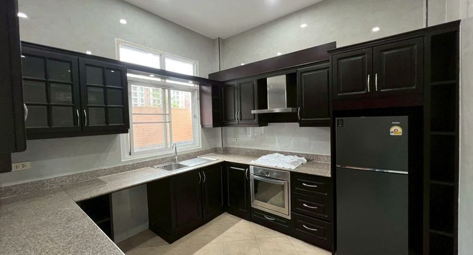 Villa en alquiler de 4 habitaciones en Jomtien, Pattaya