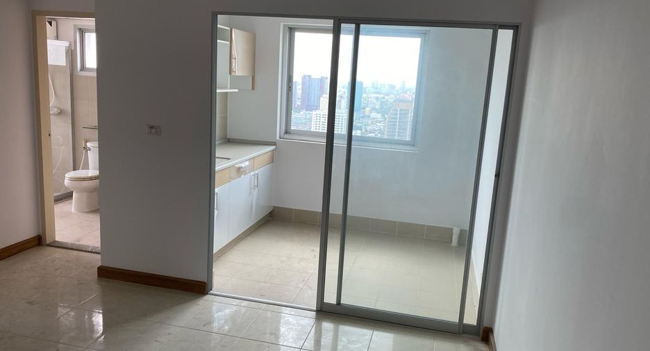 For sale 2 bedrooms condo in Watthana, Bangkok