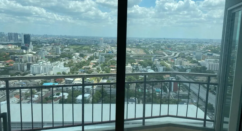 For sale 2 bedrooms condo in Watthana, Bangkok