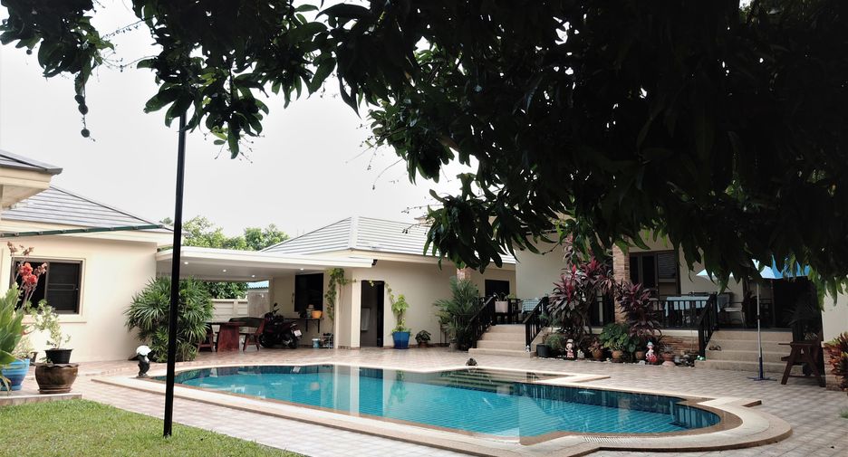 For sale 3 bedrooms villa in Cha Am, Phetchaburi
