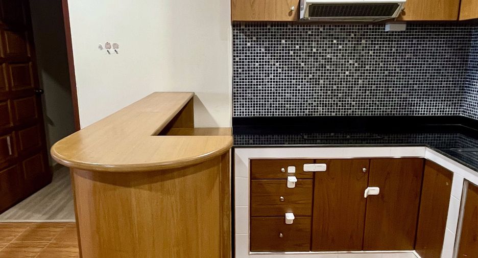 For rent 2 bedrooms condo in Si Racha, Chonburi