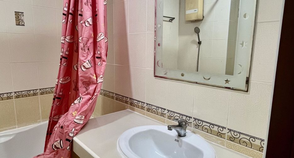 For rent 2 bedrooms condo in Si Racha, Chonburi