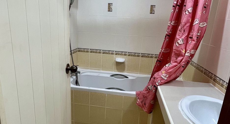 For rent 2 bedrooms condo in Si Racha, Chonburi