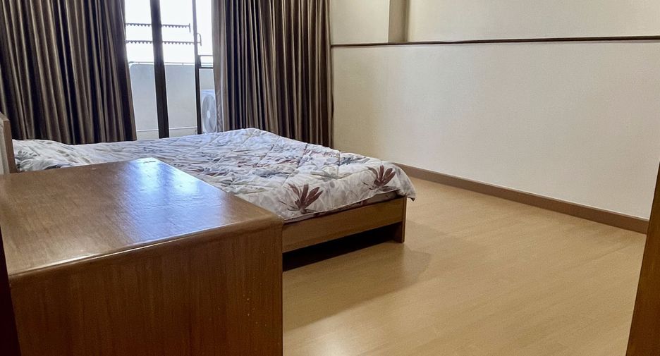 For rent 2 bedrooms condo in Si Racha, Chonburi