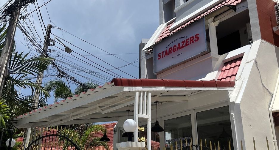 出租 4 卧室 联排别墅 在 Bang Lamung, Chon Buri