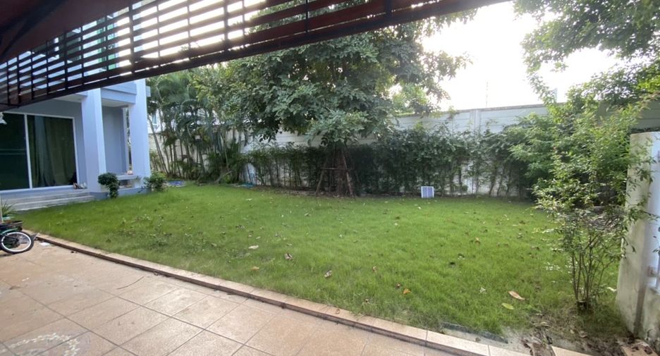 For sale 4 bedrooms house in Khlong Sam Wa, Bangkok