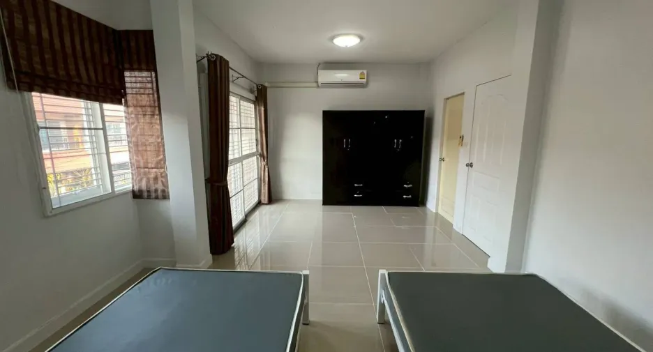 Reihenhaus zur Miete mit 4 Zimmer in Mueang Chon Buri, Chonburi