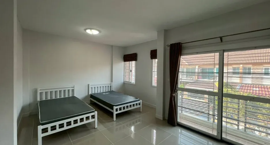 Reihenhaus zur Miete mit 4 Zimmer in Mueang Chon Buri, Chonburi