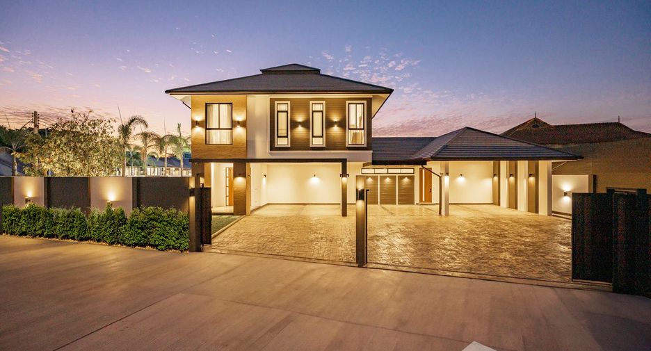 For sale 5 bedrooms villa in Mueang Chiang Mai, Chiang Mai