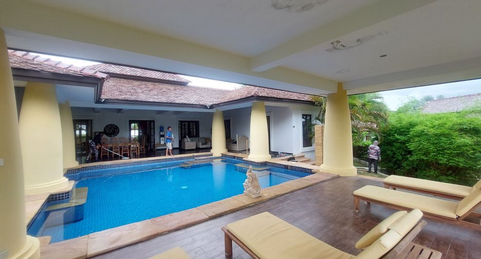 For rent 4 bedrooms villa in Hua Hin, Prachuap Khiri Khan