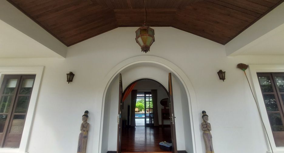 For rent 4 bedrooms villa in Hua Hin, Prachuap Khiri Khan