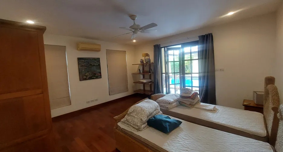 For rent 4 bedrooms villa in Hua Hin, Prachuap Khiri Khan