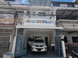 For sale and for rent 4 bedrooms townhouse in Huai Khwang, Bangkok