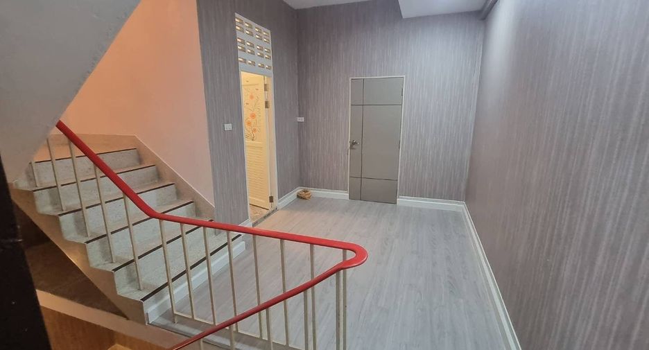 Продажа и аренда 4 спальни таунхаус в Хуаи Кхщанг, Бангкок