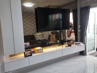 For sale and for rent 4 bedrooms townhouse in Huai Khwang, Bangkok