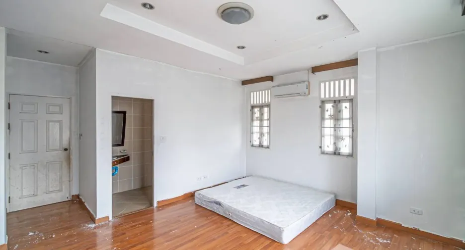 Haus zum Kauf mit 3 Zimmer in Lam Luk Ka, Pathum Thani