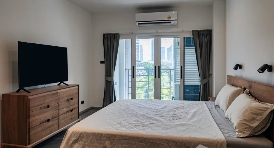 For sale and for rent 3 bedrooms condo in Watthana, Bangkok