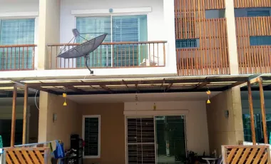 Casa adosada en venta de 3 habitaciones en Mueang Rayong, Rayong