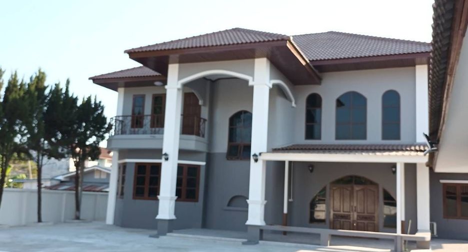 For rent 8 bedrooms house in Mueang Chiang Mai, Chiang Mai