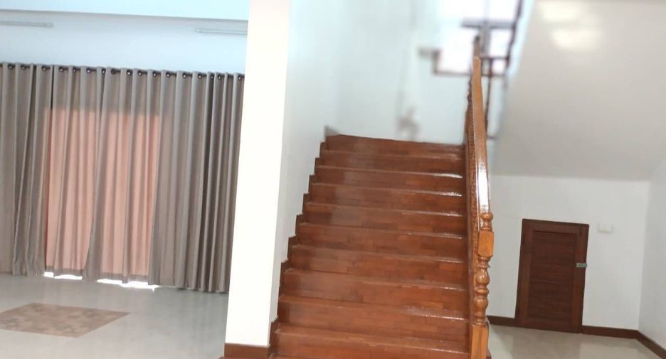 For rent 8 bedrooms house in Mueang Chiang Mai, Chiang Mai