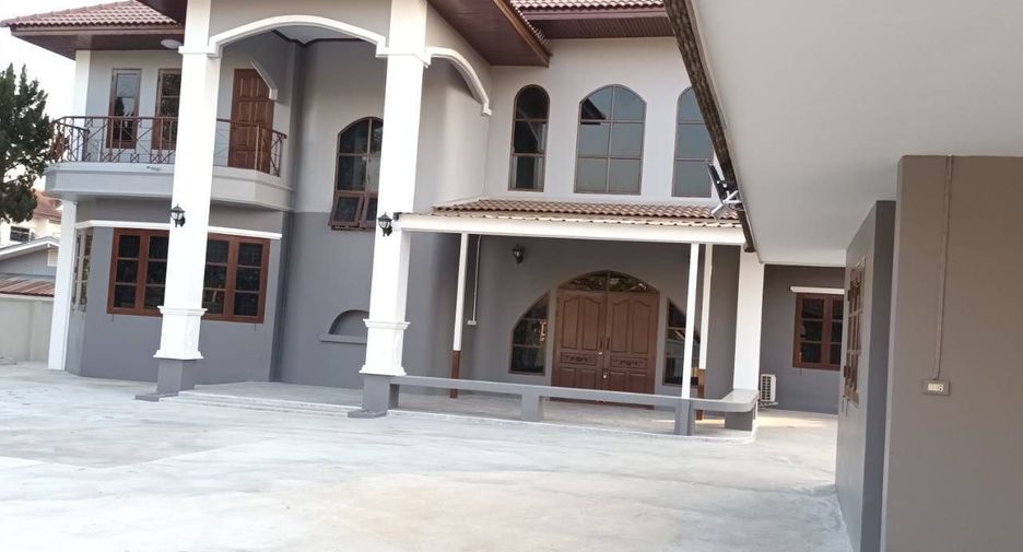 For rent 8 bedrooms house in Mueang Chiang Mai, Chiang Mai