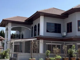 À louer 8 chambres maison à Mueang Chiang Mai, Chiang Mai