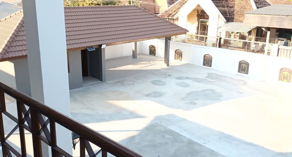 For rent 8 bedrooms house in Mueang Chiang Mai, Chiang Mai