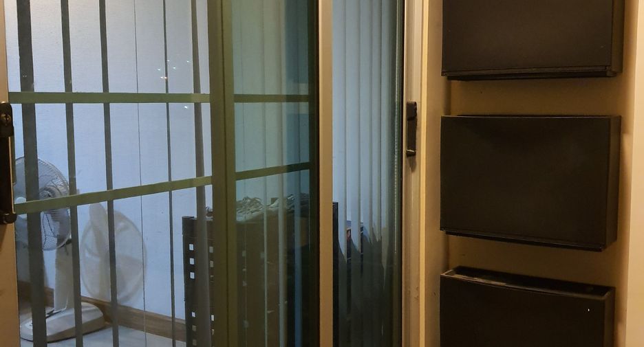 Casa adosada en venta de 3 habitaciones en Bang Phli, Samut Prakan