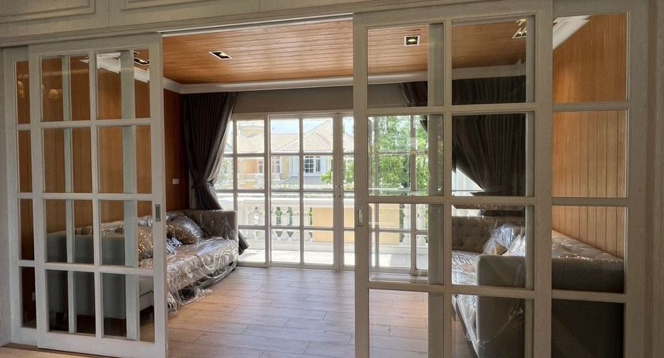 For sale 3 bedrooms house in Lat Phrao, Bangkok