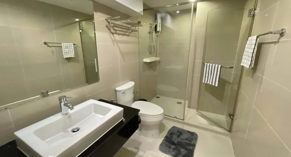 For sale そして for rent 3 ベッドルーム condo in Huai Khwang, Bangkok
