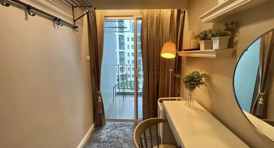 For sale そして for rent 3 ベッドルーム condo in Huai Khwang, Bangkok