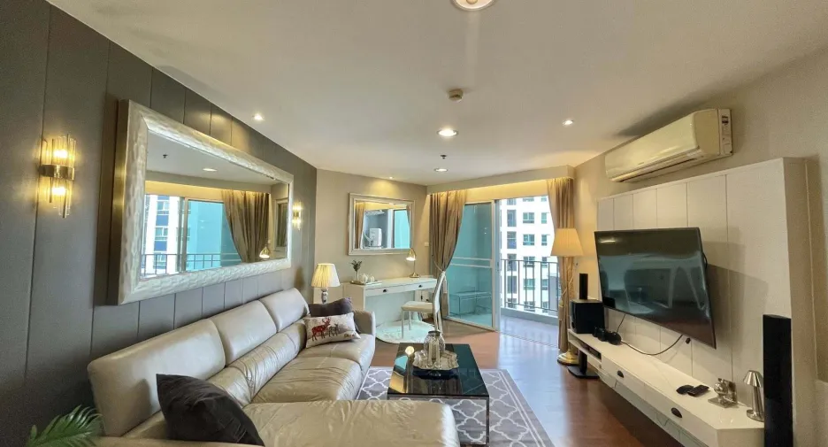 For sale そして for rent 3 ベッドルーム condo in Huai Khwang, Bangkok