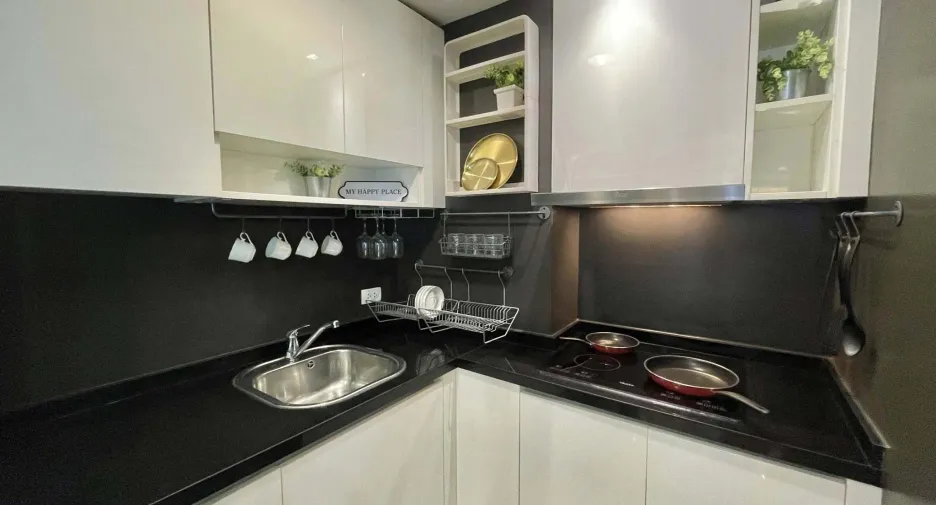 For sale そして for rent 3 ベッドルーム condo in Huai Khwang, Bangkok