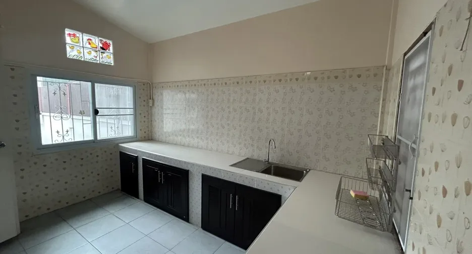 Casa en venta de 4 habitaciones en Si Racha, Chonburi