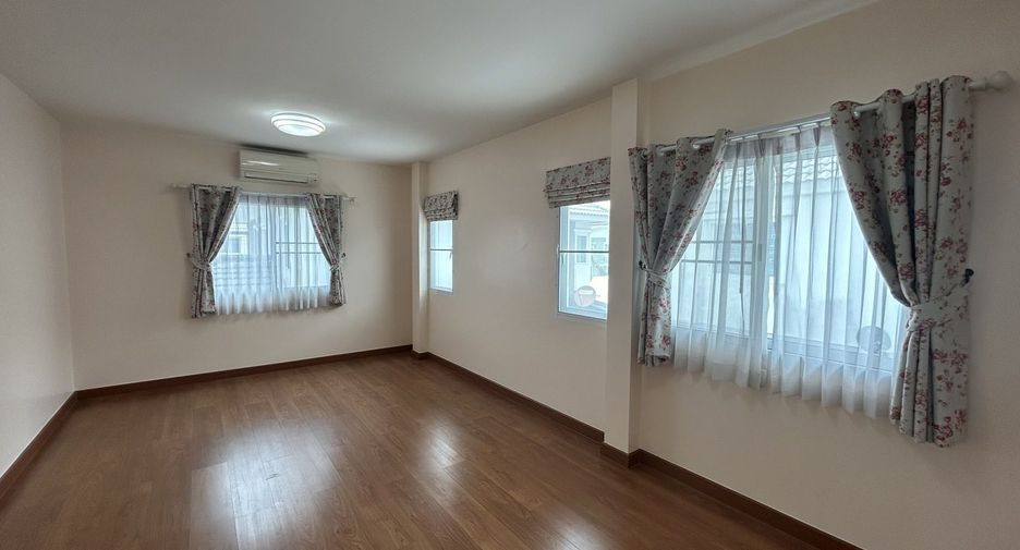 Casa en venta de 4 habitaciones en Si Racha, Chonburi