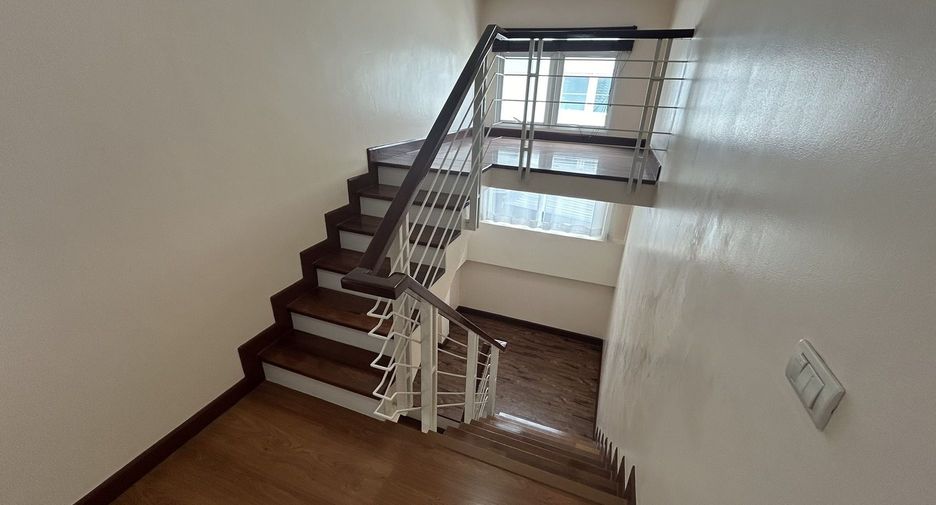 Casa en venta de 4 habitaciones en Si Racha, Chonburi