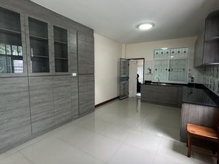 出售 4 卧室 独立屋 在 Si Racha, Chon Buri