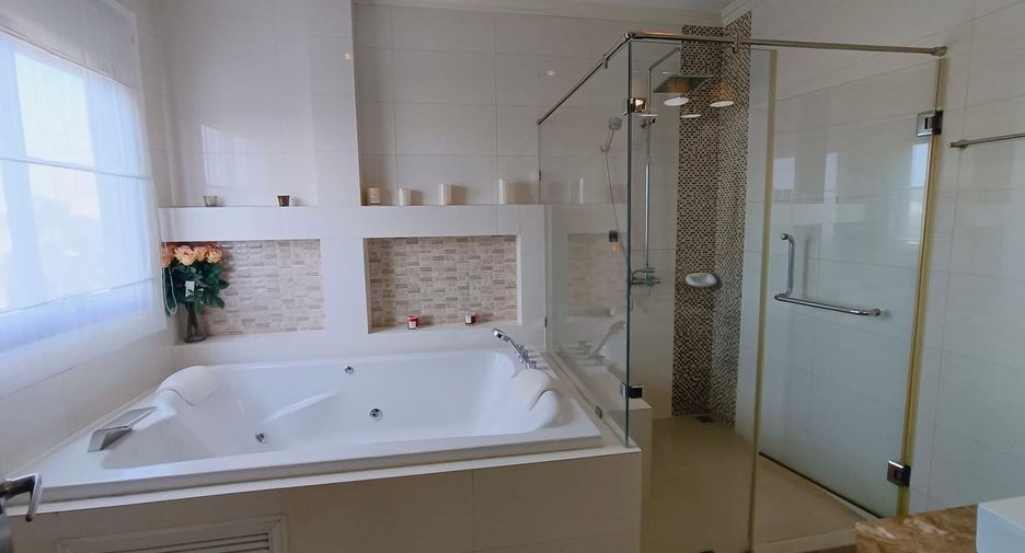 Casa en venta y en alquiler de 3 habitaciones en Bang Lamung, Chonburi