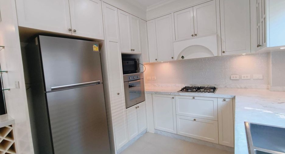 Casa en venta y en alquiler de 3 habitaciones en Bang Lamung, Chonburi
