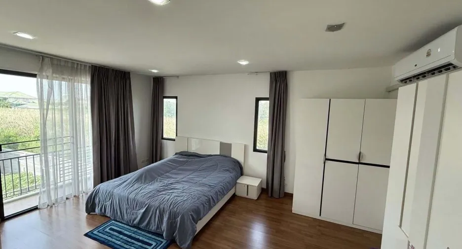 For sale and for rent 3 bedrooms house in Bang Na, Bangkok