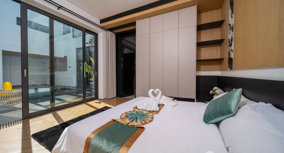 For sale 7 bedrooms villa in Thalang, Phuket
