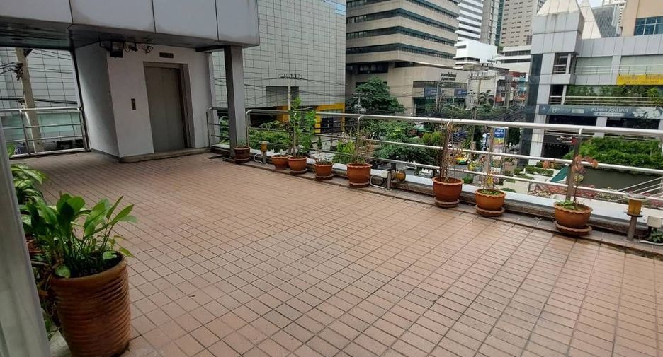 Oficina en venta y en alquiler en Watthana, Bangkok
