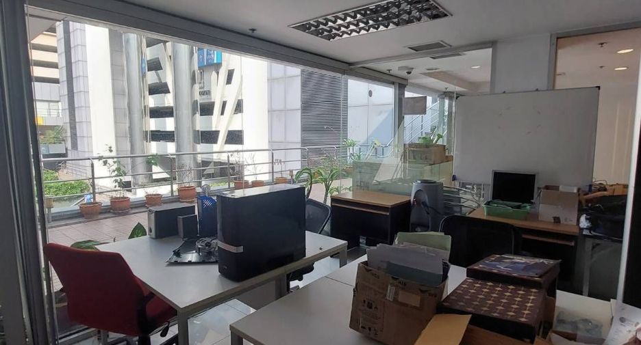 Oficina en venta y en alquiler en Watthana, Bangkok