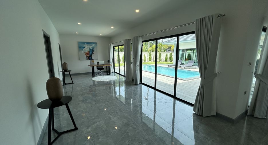 À vendre 4 chambres villa à Huay Yai, Pattaya