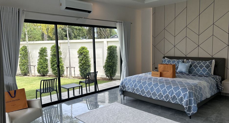 À vendre 4 chambres villa à Huay Yai, Pattaya