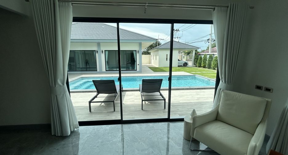 À vendre 4 chambres villa à Huay Yai, Pattaya