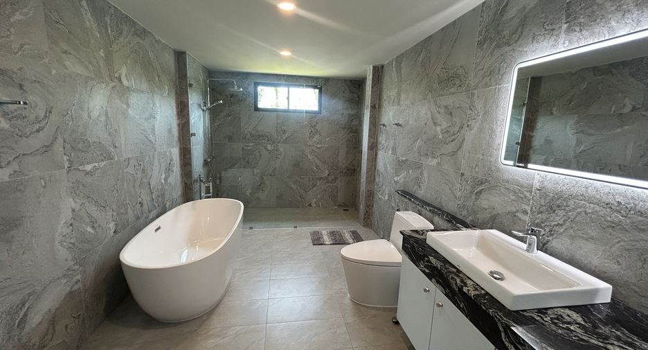 À vendre 4 chambres villa à Huay Yai, Pattaya